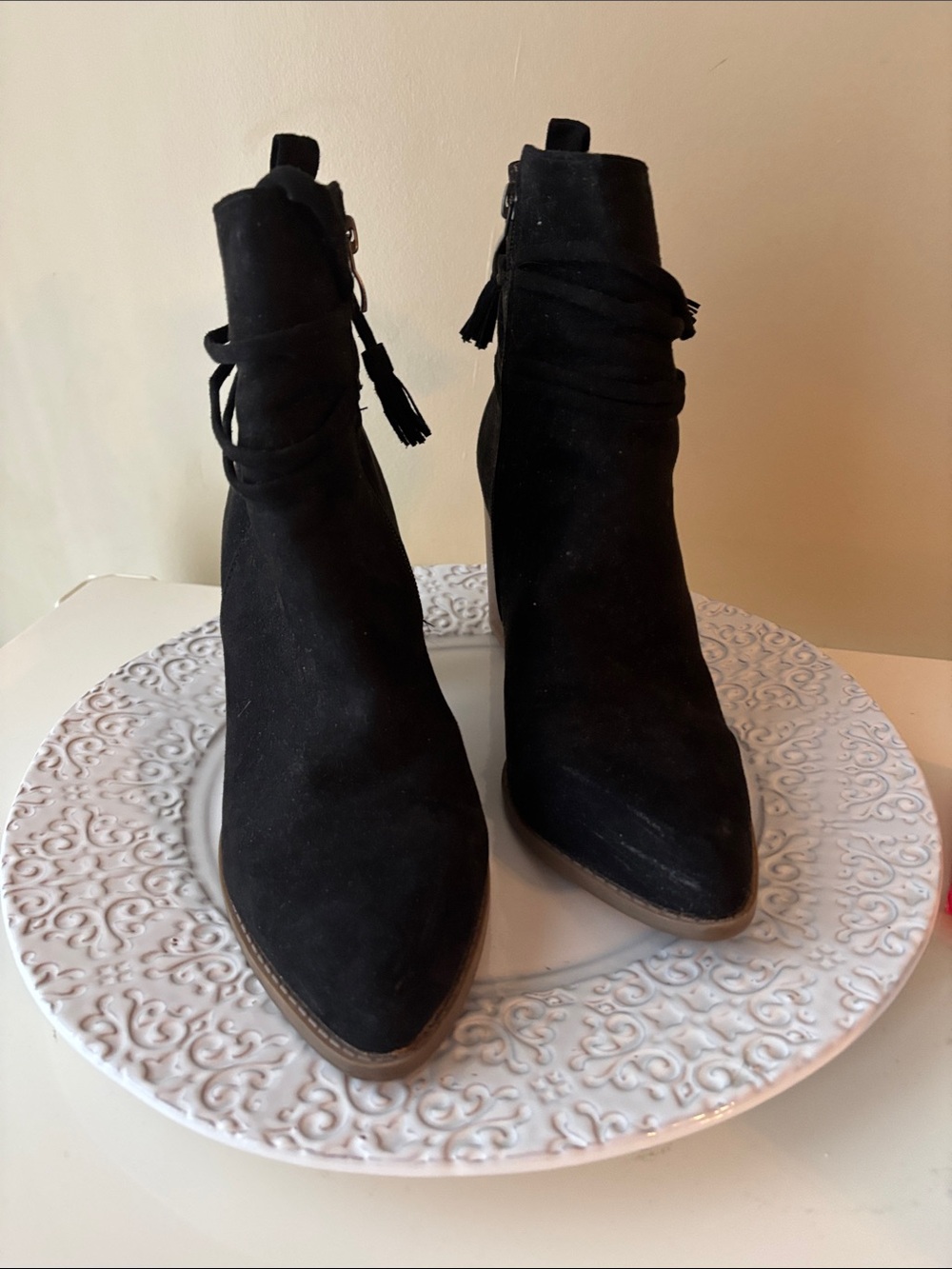 Maurice’s Women's Black Suede Ankle Boots Tassel Detail Size 8 1/2M w/3 1/2 heel